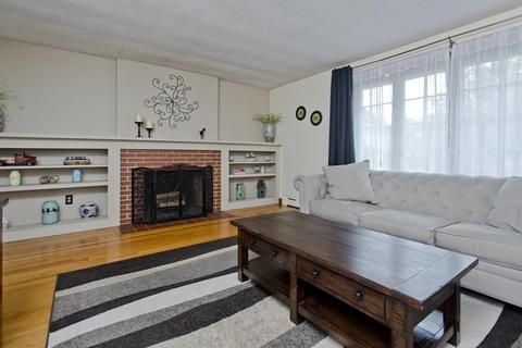 16 Hyde Ave, Chicopee, MA 01020 photo 5