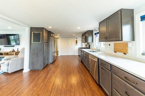 6 Benson St, Worcester, MA 01604 photo 14