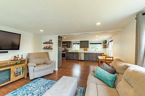 6 Benson St, Worcester, MA 01604 photo 21