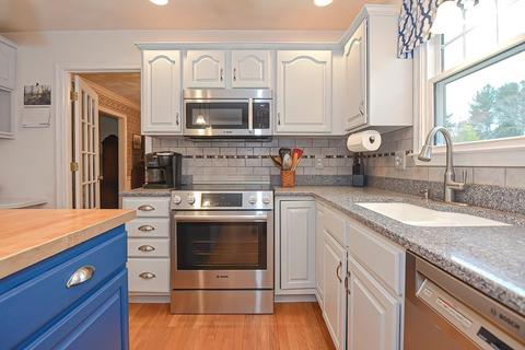 17 Josiah Dr, Upton, MA 01568 photo 12