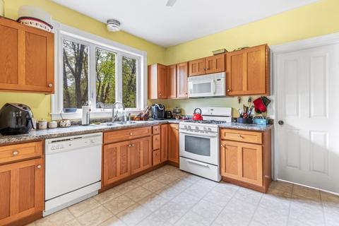 101 Bancroft Ave, Reading, MA 01867 photo 11