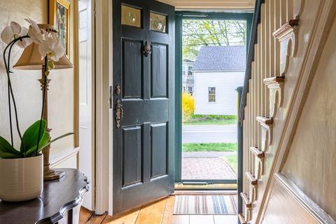 16 Middle St, Hingham, MA 02043 photo 2