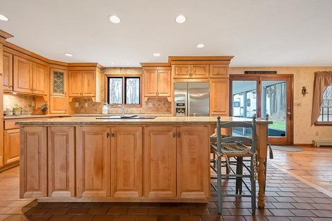 70 South St, Upton, MA 01568 photo 9