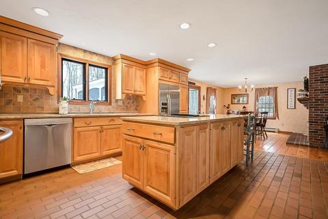 70 South St, Upton, MA 01568 photo 8