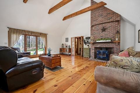 70 South St, Upton, MA 01568 photo 5