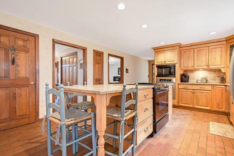 70 South St, Upton, MA 01568 photo 10