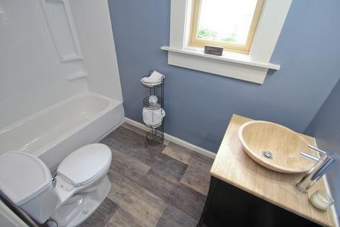 103 Thompson St, Springfield, MA 01109 photo 16