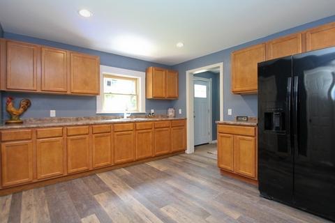 103 Thompson St, Springfield, MA 01109 photo 4