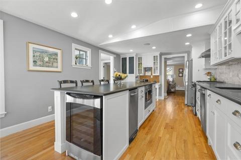 27 Fairview St, Hingham, MA 02043 photo 4