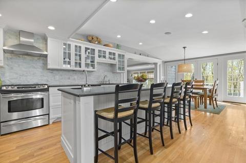 27 Fairview St, Hingham, MA 02043 photo 2