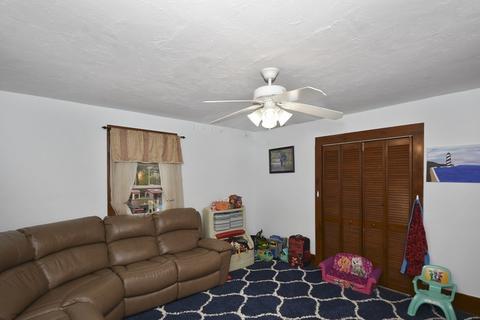 281 West St, Gardner, MA 01440 photo 4