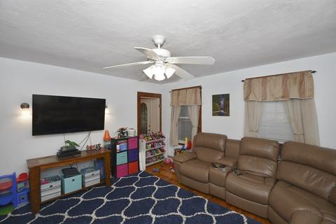 281 West St, Gardner, MA 01440 photo 3