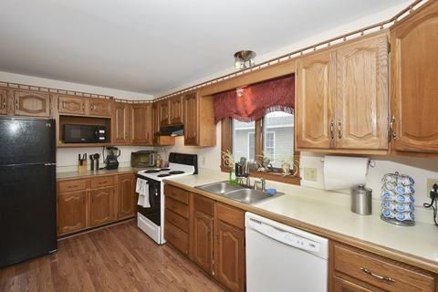 281 West St, Gardner, MA 01440 photo 5