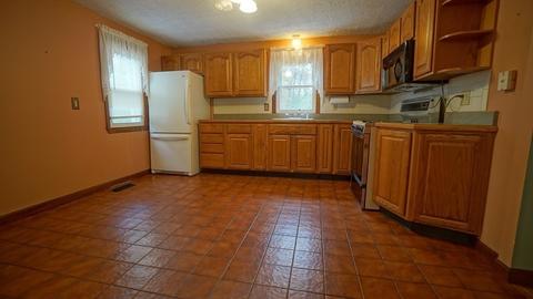 32 N Brook Rd, Springfield, MA 01119 photo 4