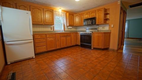 32 N Brook Rd, Springfield, MA 01119 photo 3