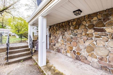 5 Harvey St, Chicopee, MA 01020 photo 4