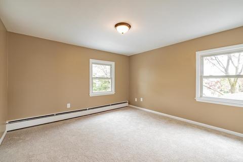 5 Harvey St, Chicopee, MA 01020 photo 23