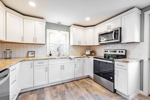 5 Harvey St, Chicopee, MA 01020 photo 12
