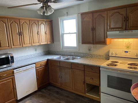 26 Hayes St, Woonsocket, RI 02895 photo 4