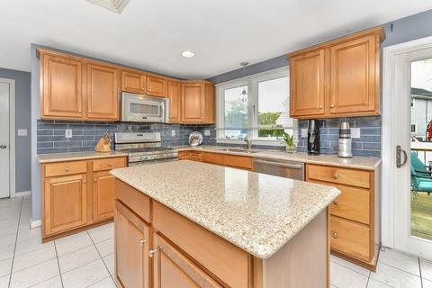 71 Concetta Sass Dr, Randolph, MA 02368 photo 7
