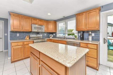 71 Concetta Sass Dr, Randolph, MA 02368 photo 10