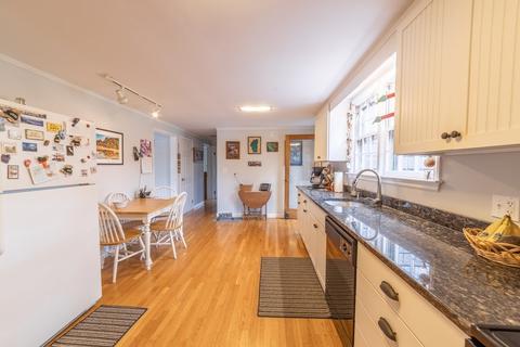 30 Willow Rd, Marblehead, MA 01945 photo 2