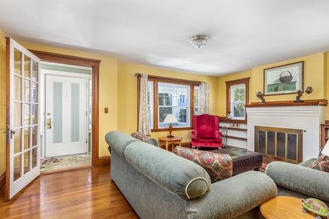 3 Laurel St, Marblehead, MA 01945 photo 6