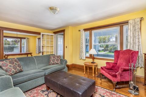 3 Laurel St, Marblehead, MA 01945 photo 8