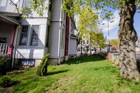 29 Locust St, Springfield, MA 01108 photo 3