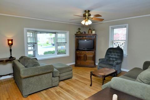15 Sunset Dr, Beverly, MA 01915 photo 3