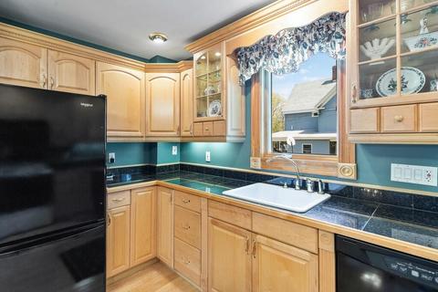 76 Mineral St, Reading, MA 01867 photo 15