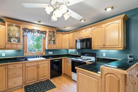 76 Mineral St, Reading, MA 01867 photo 13
