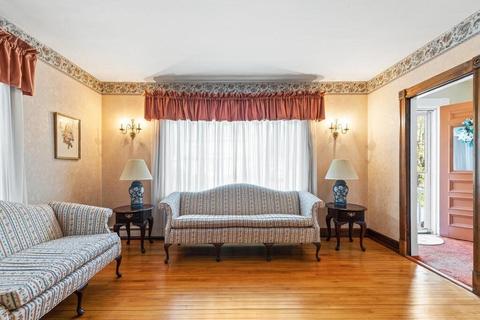 76 Mineral St, Reading, MA 01867 photo 3