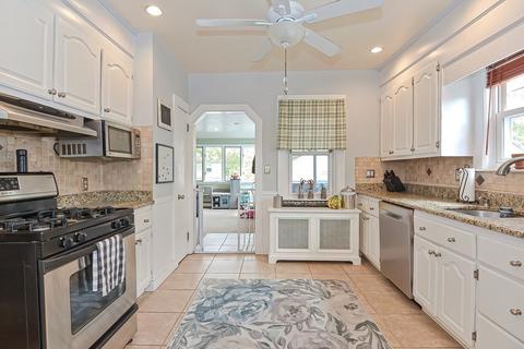 143 Riverside Dr, Dedham, MA 02026 photo 6