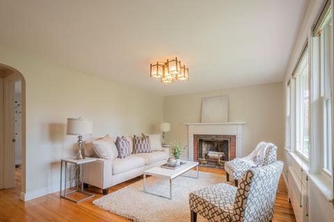 18 Eldred St, Lexington, MA 02420 photo 2