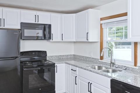 534 Pendleton Ave, Chicopee, MA 01020 photo 3
