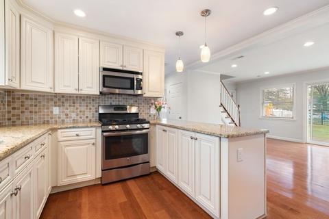 38 Pilgrim Rd, Natick, MA 01760 photo 3