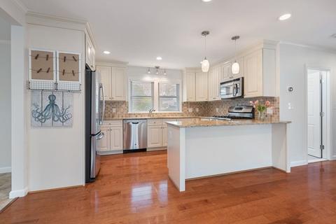 38 Pilgrim Rd, Natick, MA 01760 photo 2