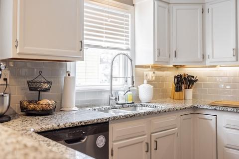 89 Roosevelt Ave, Springfield, MA 01118 photo 4