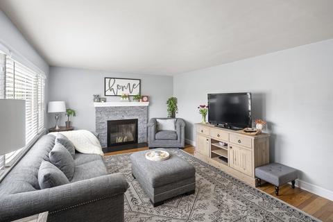 6 Buttonwood Rd, Stoneham, MA 02180 photo 2