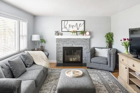 6 Buttonwood Rd, Stoneham, MA 02180 photo 3