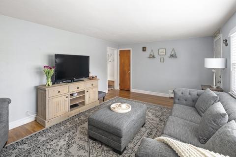 6 Buttonwood Rd, Stoneham, MA 02180 photo 4
