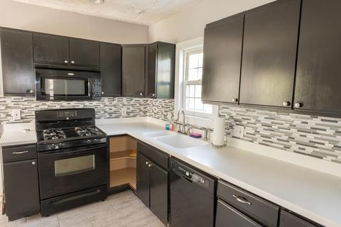 12 Collins St, Danvers, MA 01923 photo 4
