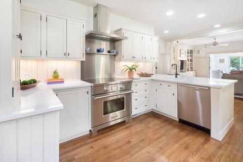 197 North St, Hingham, MA 02043 photo 1