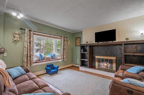 569 Gaskill St, Woonsocket, RI 02895 photo 11