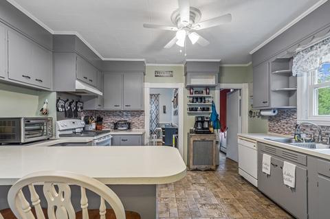 569 Gaskill St, Woonsocket, RI 02895 photo 4