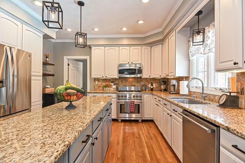 84 Prospect St, Upton, MA 01568 photo 2
