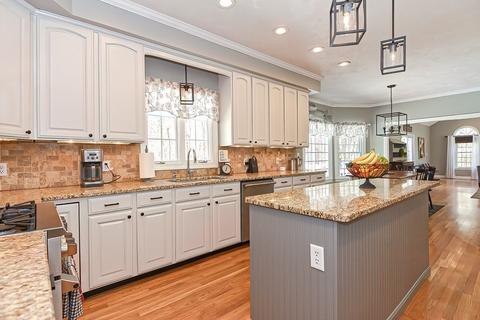 84 Prospect St, Upton, MA 01568 photo 4