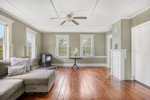 57 Pleasant St, Epping, NH 03042 photo 15