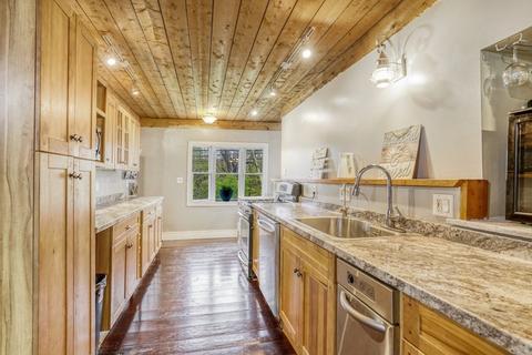 57 Pleasant St, Epping, NH 03042 photo 9